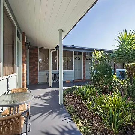 Cedar Lodge Motel 
